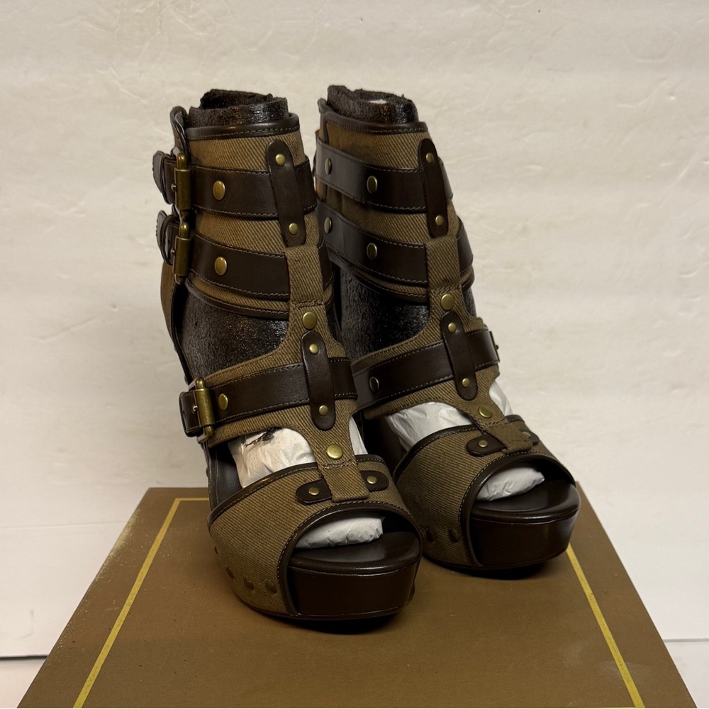 Ash Brown and Black Buckle Boots